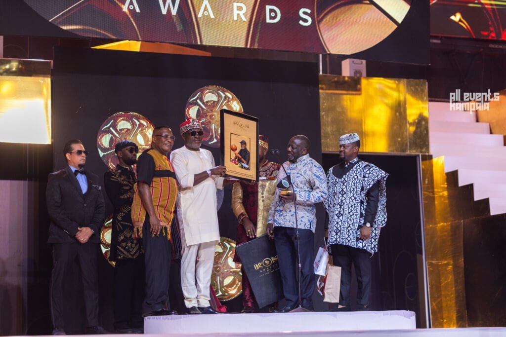 Kanayo O Kanayo receives and award at the ikon awards
