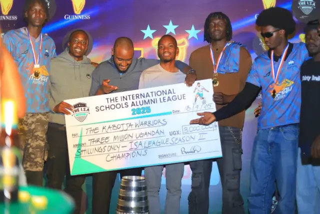 Kabojja Warriors receiving their cash prize