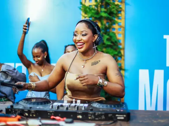 Lynda Ddane is a crowd mover