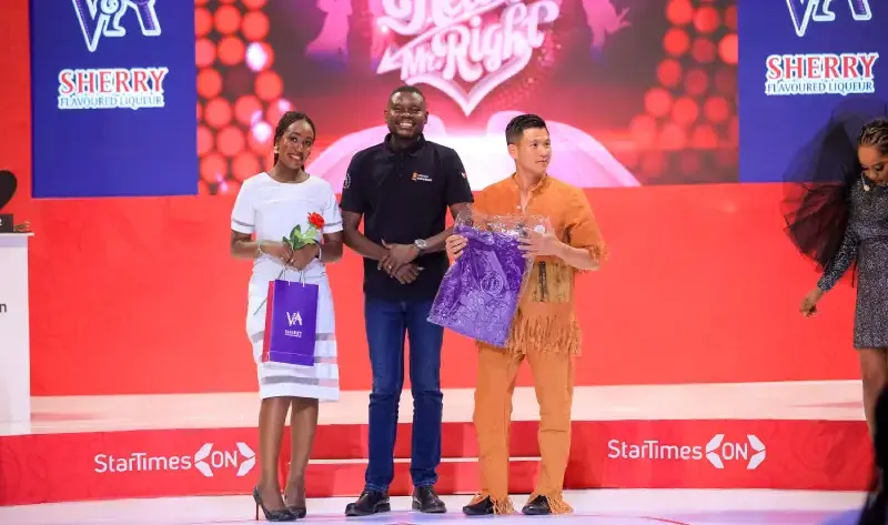 Handsome-Jimmy-and-Shamim-receive-VA-goodies-from-Rochart